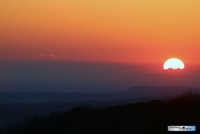 Amanece en Sojuela. josecalvo meteosojuelaIMG_8696con