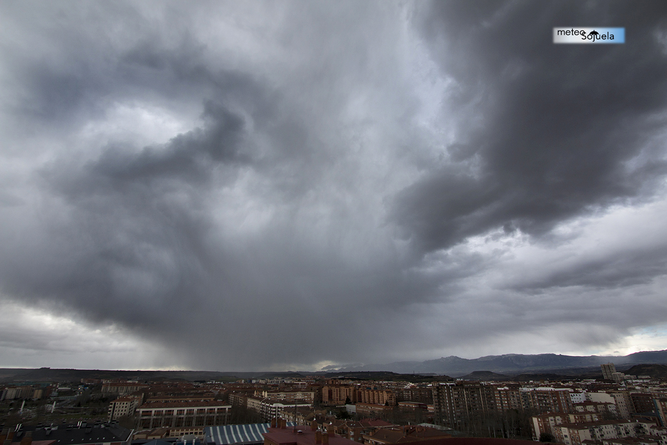 Chubascos, cortinas de precipitación.Meteosojuela