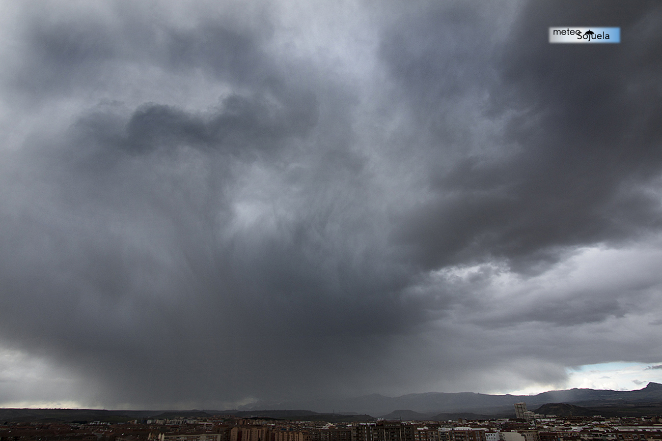 Chubascos, cortinas de precipitación.Meteosojuela