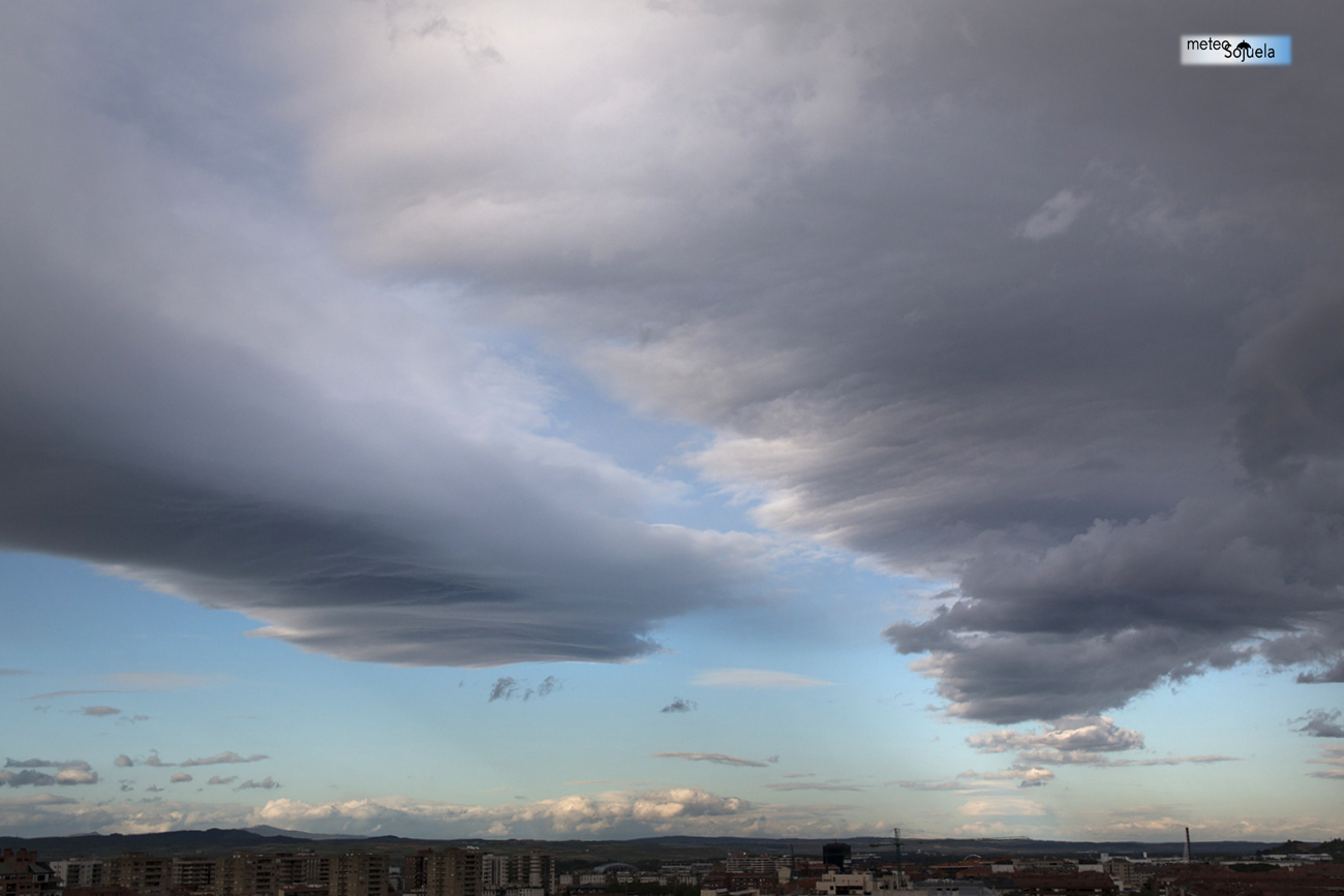 Altocumulos lenticulares.MeteosojuelaIMG_2497ORIG1300CON