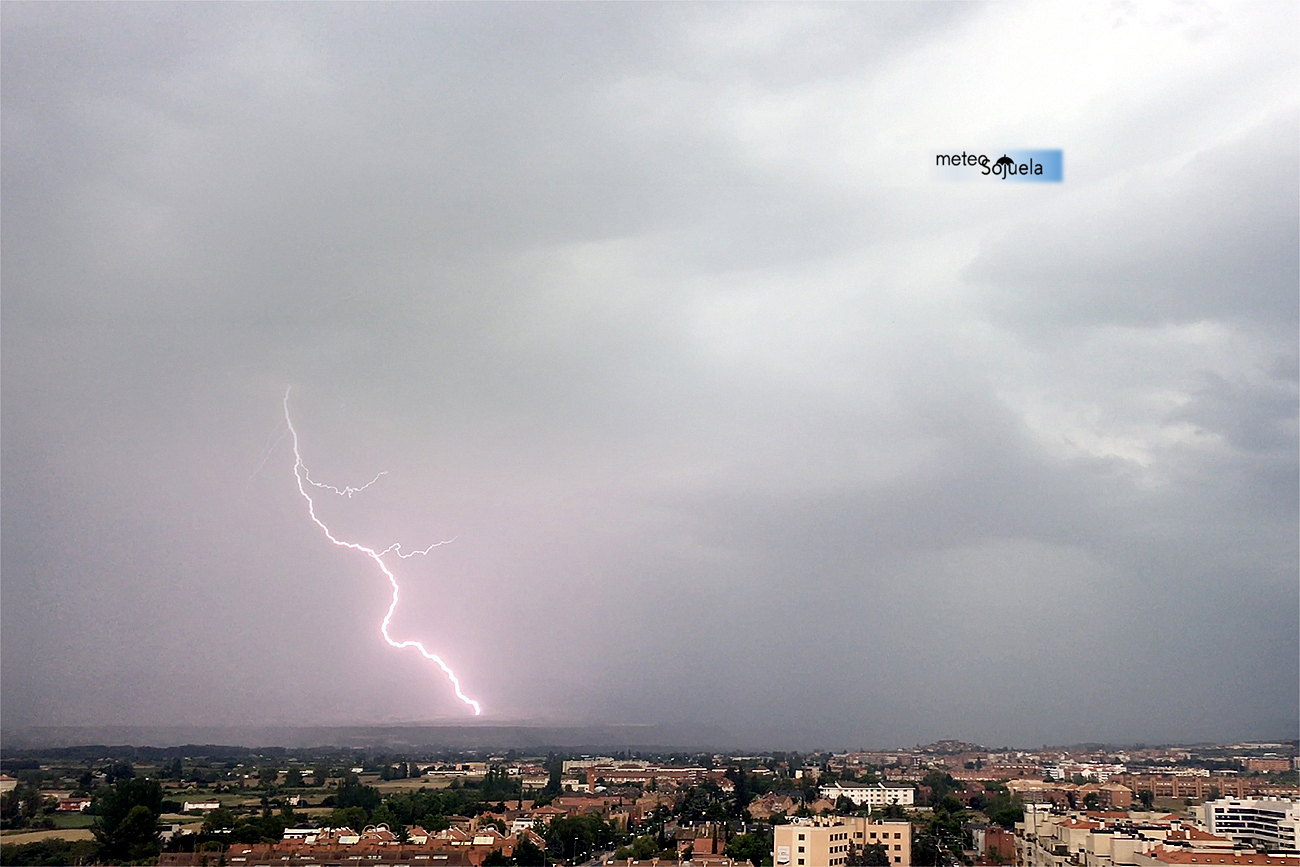 Tormenta Logroño.Rayo .meteosojuelaimg4123 ap 1300con