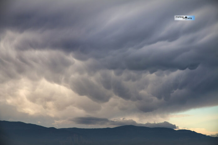 Mammatus. Meteosojuela IMG_1292orig1300con Mammatus. Meteosojuela IMG_1292orig1300con