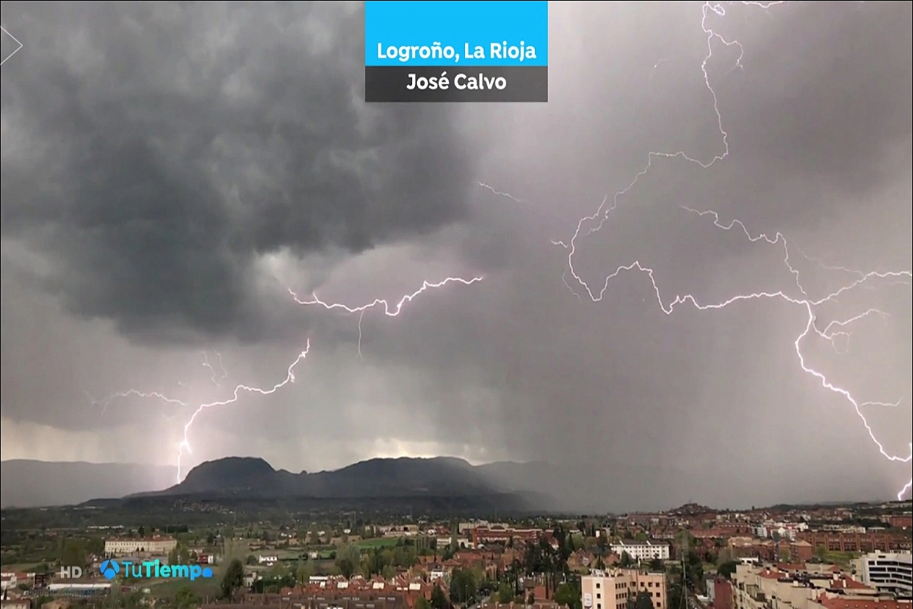 Rayos en Logroño. El tiempo de Antena 3. 1704. Meteosojuela