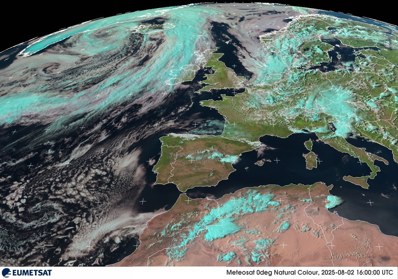 Altas presiones , nubes bajas en el Norte,y tormentas en el Centro y en el Este