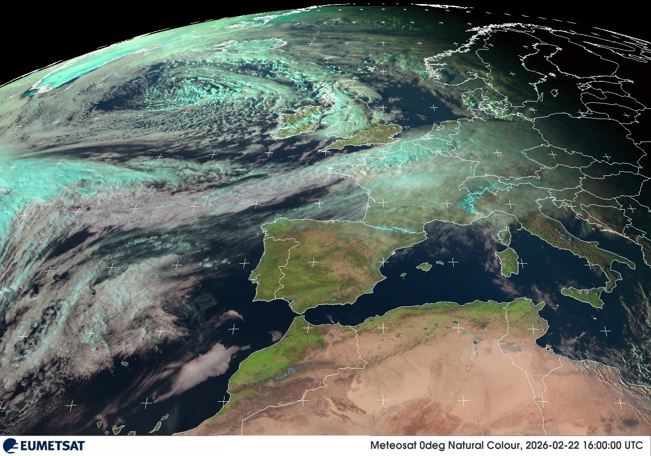 Altas presiones y algunas nubes altas sobre la península