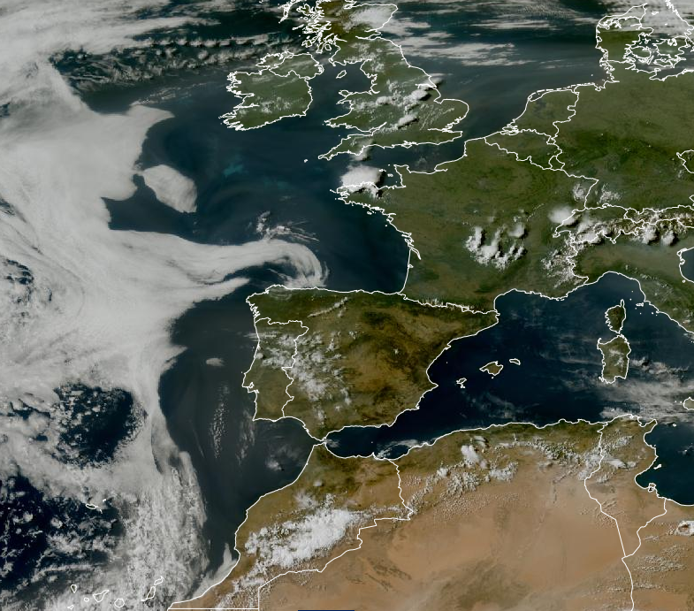 Despejado con algunas nubes en el SW