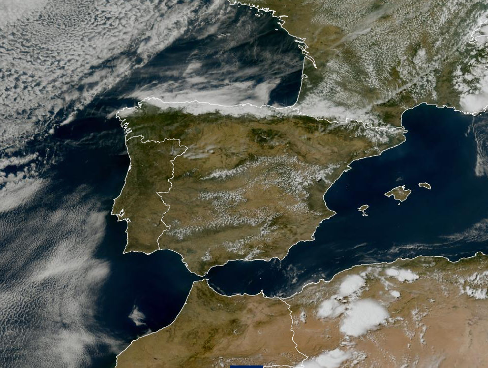 Imagen de satélite. Despejado con nubes bajas en el Norte
