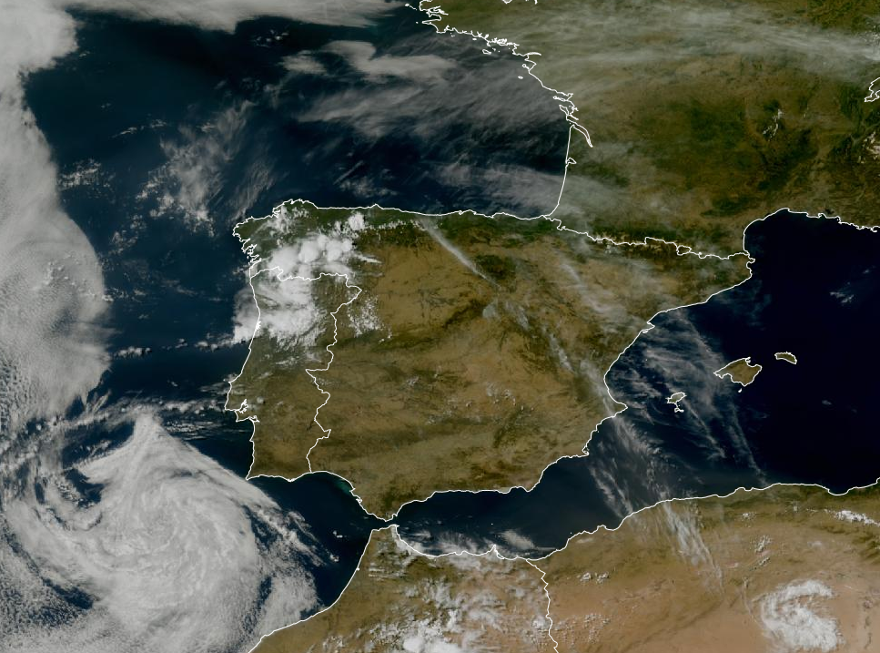 Imagen de satélite. Despejado con, tormentas en el Oeste, nubes altas en el resto
