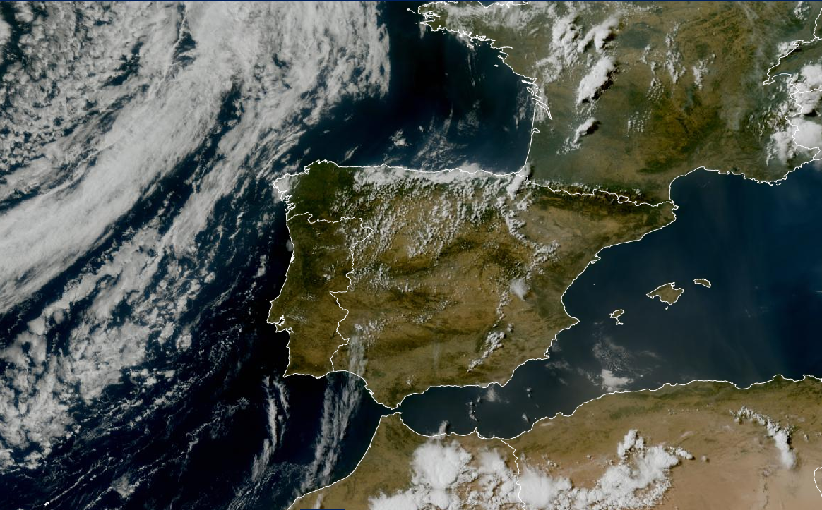 Imagen de satélite. Frente, Nubes bajas eb e Cantábrico y algunas tormentas 27062026