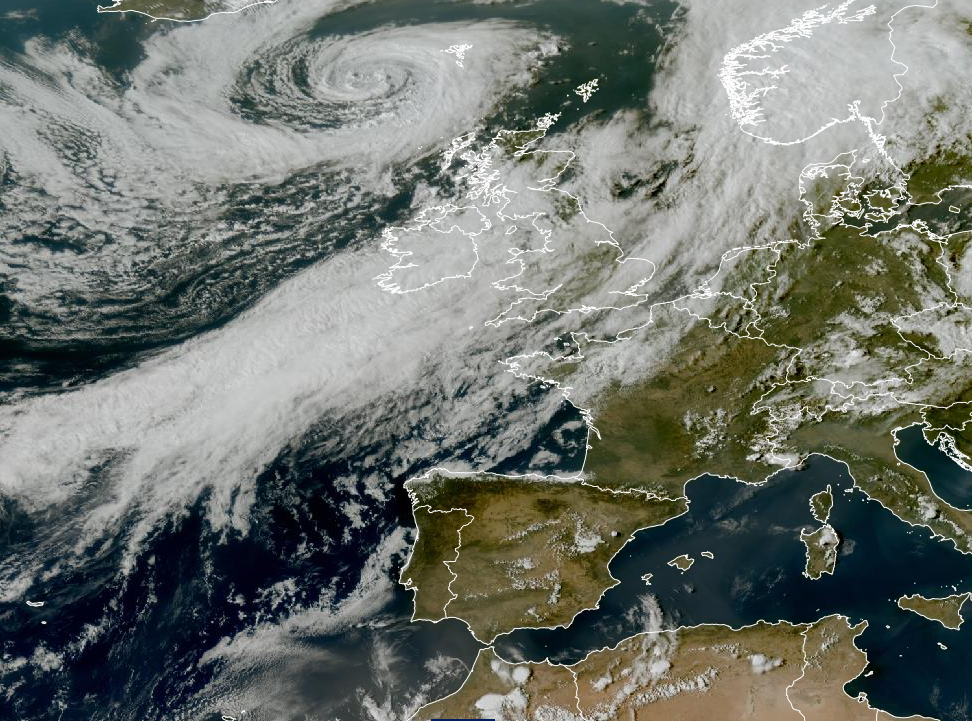 Imagen de satélite. Poco nuboso. Borrasca y frentes avanzando hacia la península